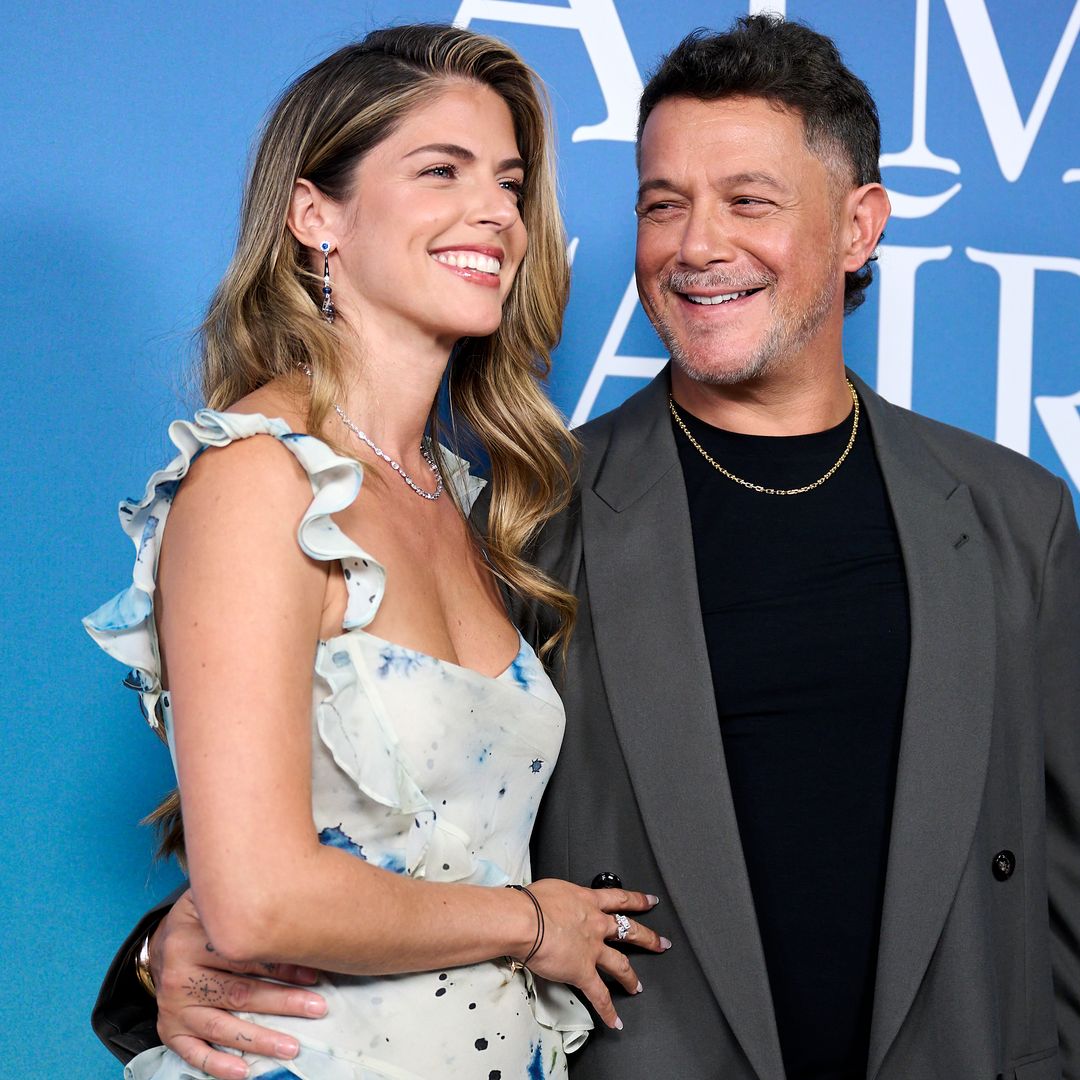 Sin 'Corazón partío', pero con guitarras, piano y mucho diseño: entramos en la casa de Alejandro Sanz en Madrid