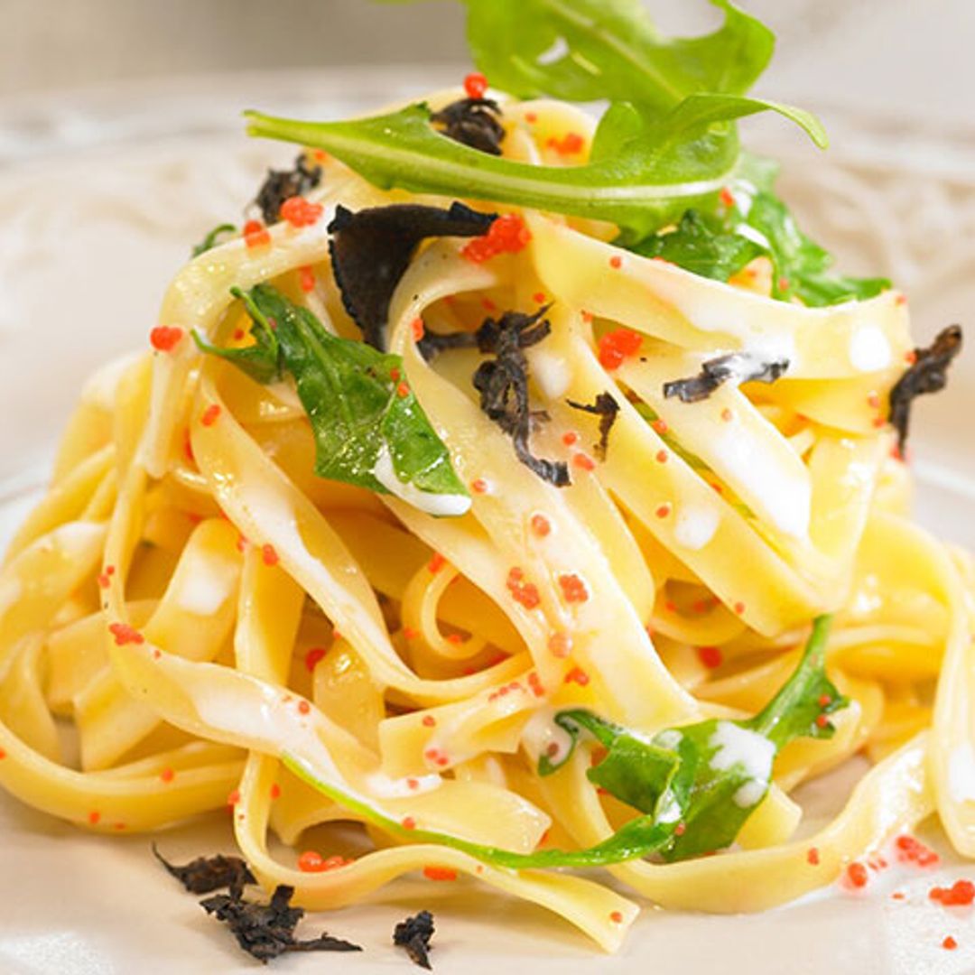 'Tagliatelle' cremosos con trufa y tobiko