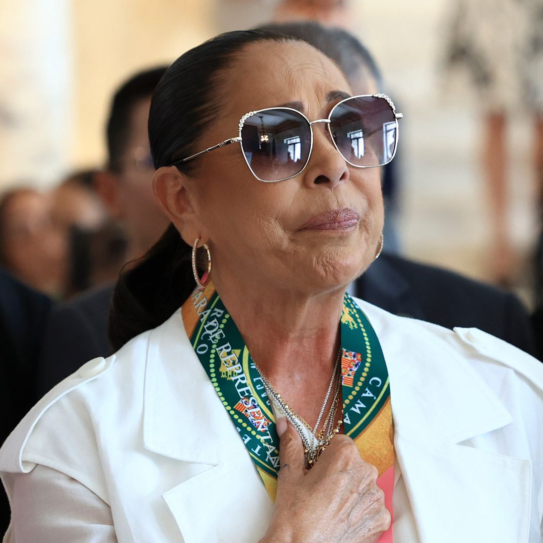 Isabel Pantoja rompe a llorar en Puerto Rico en su homenaje por 50 años de carrera: las fotos