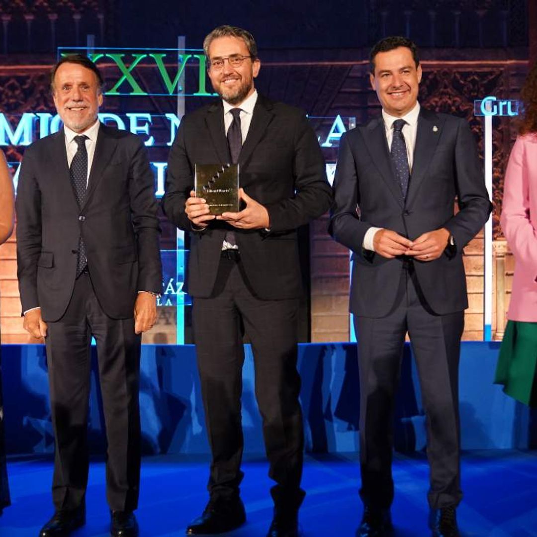 Máximo Huerta gana el premio Fernando Lara mientras sigue volcado en su madre