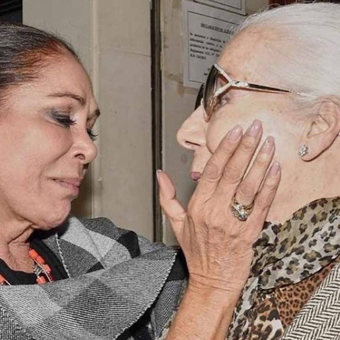 Isabel Pantoja lamenta la muerte de Lina, la diseñadora de su vestido de novia