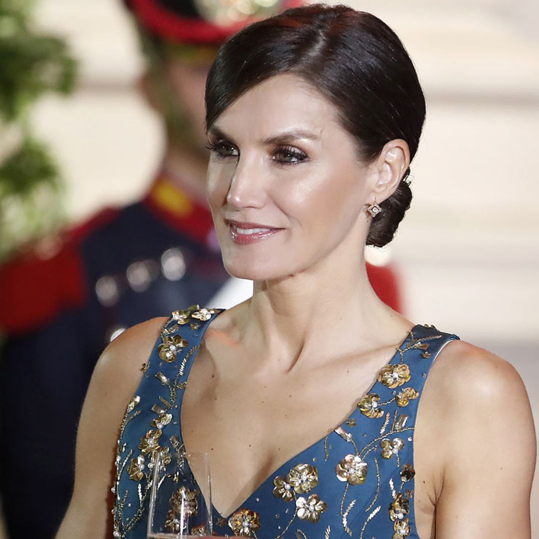 El vestido-joya que enamoró a doña Letizia y Magdalena de Suecia triunfa ahora en Hollywood