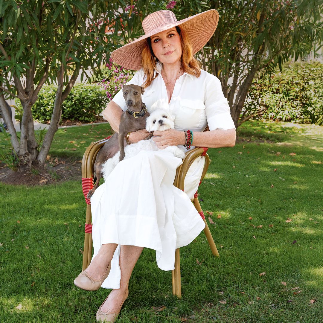 Belinda Washington posa con las dos 'estrellas' de su casa: Bambi y Greta