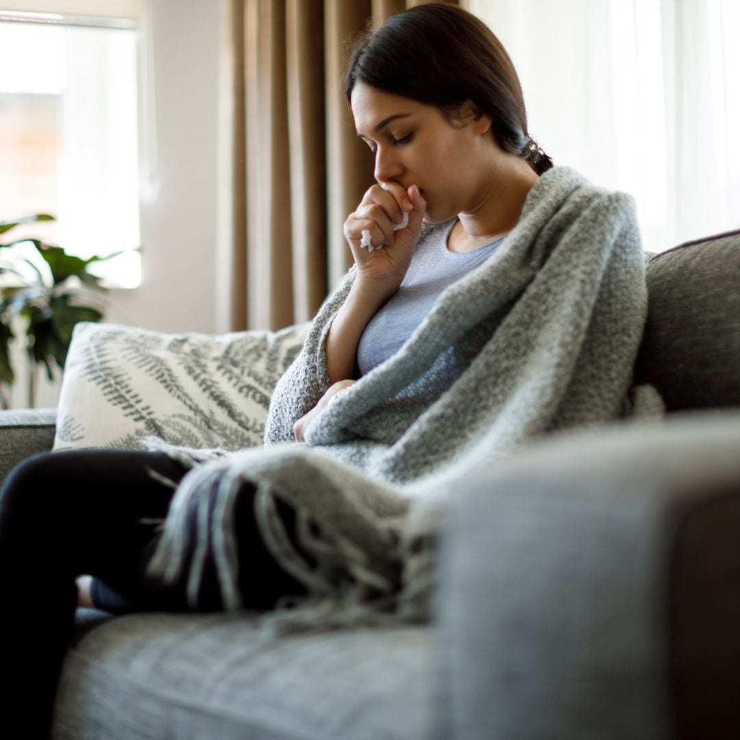 Los 2 síntomas que te ayudan a detectar una neumonía a tiempo, según la doctora Núria Bruguera
