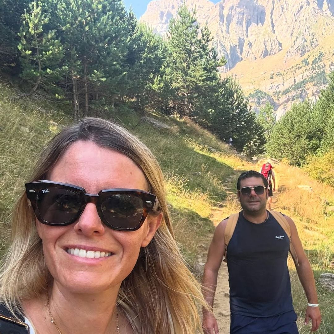 Andrea Ropero de ruta al ibón de Piedrafita, Pirineo de Huesca, Aragón