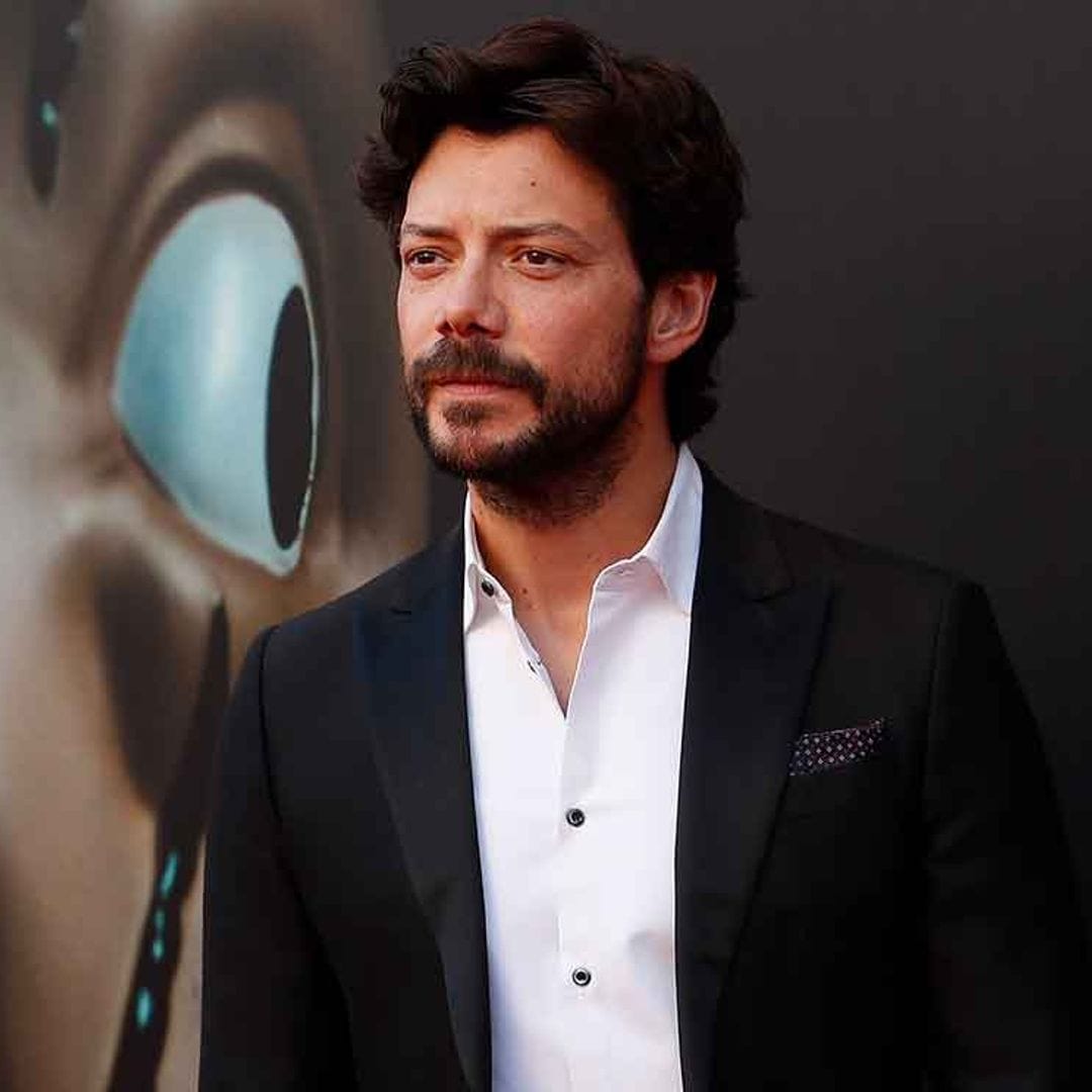 De atracador a 'sex symbol': Álvaro Morte, los secretos de uno de los actores más atractivos del momento