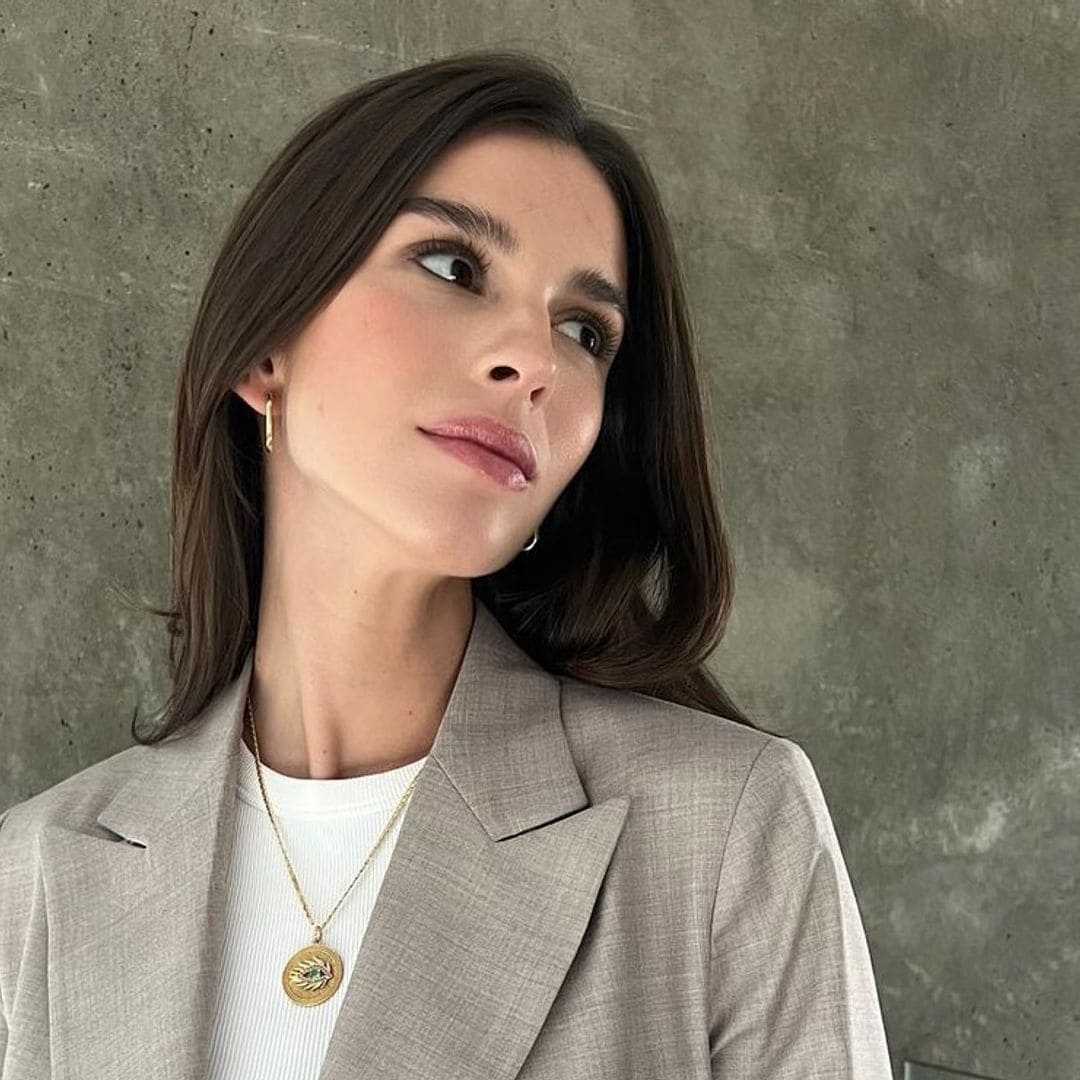 Sandra Gago estrena un traje beige que la conecta con Feliciano en la final de tenis de Madrid