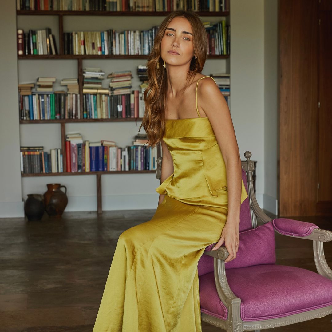 Conjunto satinado de invitada, de Santa Bato