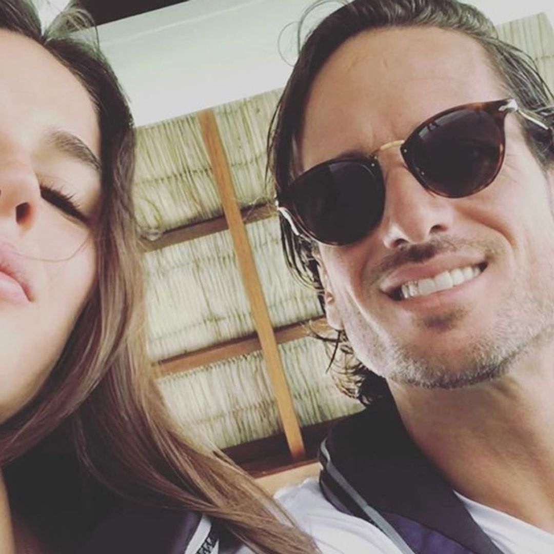 ¡Qué bien cantas! Feliciano López sorprende a Sandra Gago arrancándose por rancheras en Acapulco