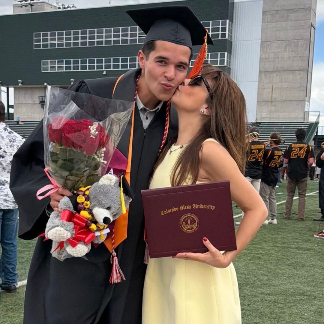 Itatí Cantoral celebra con orgullo la graduación universitaria de su hijo Roberto