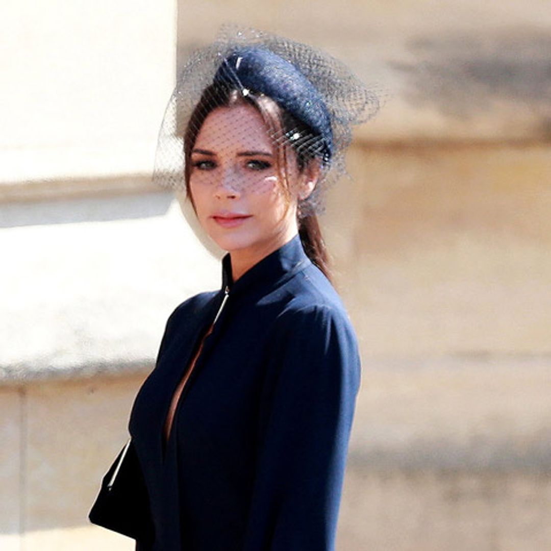 Victoria Beckham sabe cómo hacer de una sudadera su pieza más chic