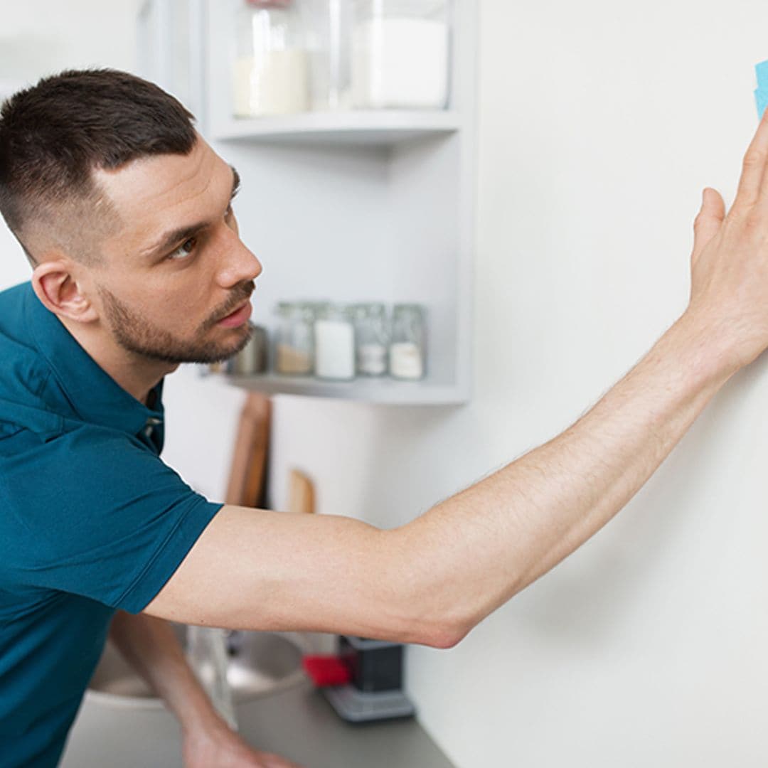 El truco barato del invierno: usa sal en los marcos de las ventanas para evitar moho