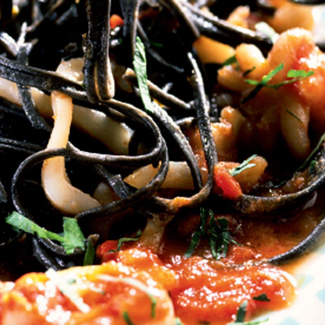 Tallarines negros con calamares