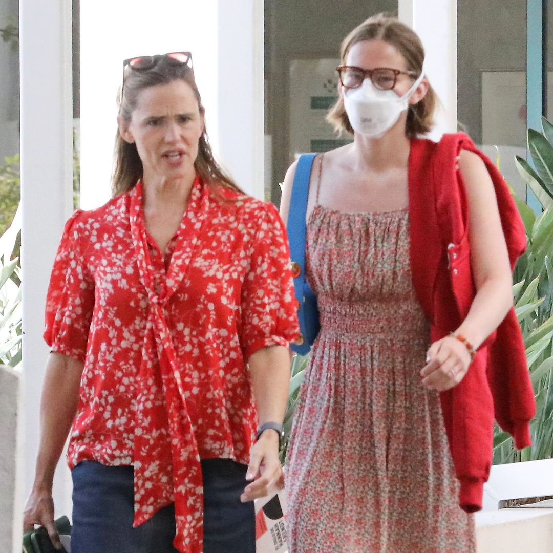 Violet, hija de Ben Affleck y Jennifer Garner, sorprende al dejarse ver sin mascarilla en una inusual aparición