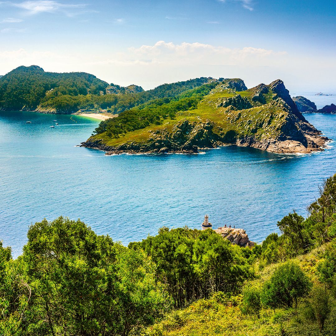 Vista de la isla de San Martiño desde la isla de O Faro en las islas Cíes, Pontevedra