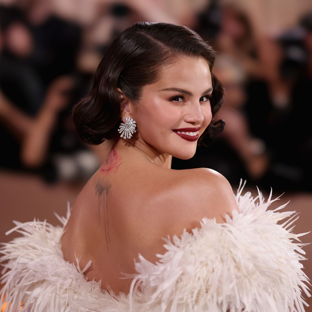 De Amanda Seyfried a Selena Gomez: Así se logra el peinado 'Old Hollywood' que triunfa en los Golden Globes