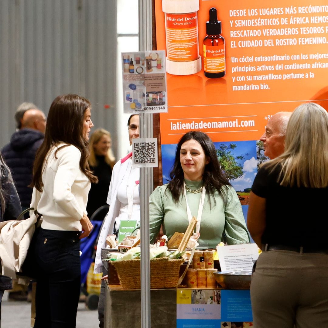 La reina Letizia visita la feria BioCultura en IFEMA, Madrid, el 6 de noviembre de 2025