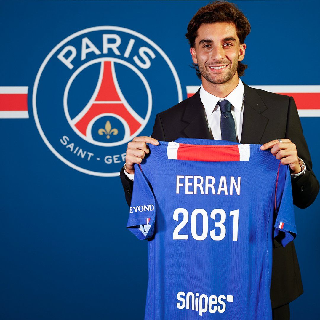 Ferran Torres ficha por el Paris Saint-Germain y se reencuentra con su exsuegro, Luis Enrique: "Deseando veros"