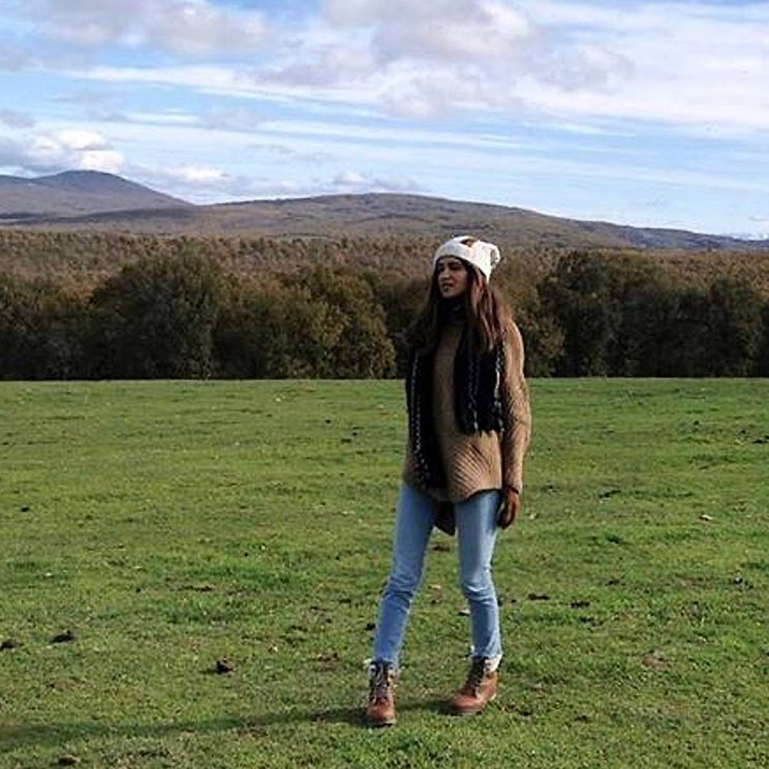 Sara Carbonero hace una 'pausa' para disfrutar del momento en el campo y rodeada de niños