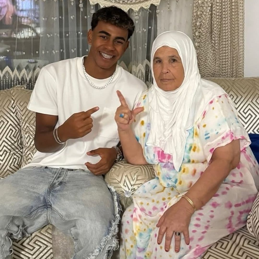 Lamine Yamal celebra junto a su abuelita el día más importante de su carrera, tras polémica fiesta