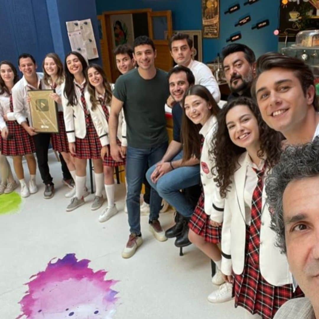 Descubre qué dos personajes de 'Hermanos' han ganado un premio por su historia de amor en la serie