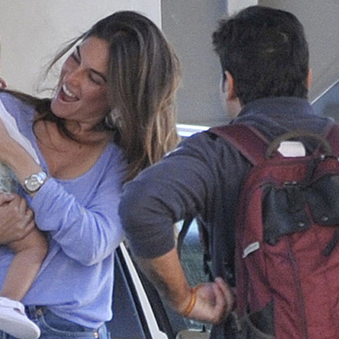 ¡Bienvenido papá! El cariñoso recibimiento de Lourdes Montes y su pequeña Carmen a Francisco Rivera