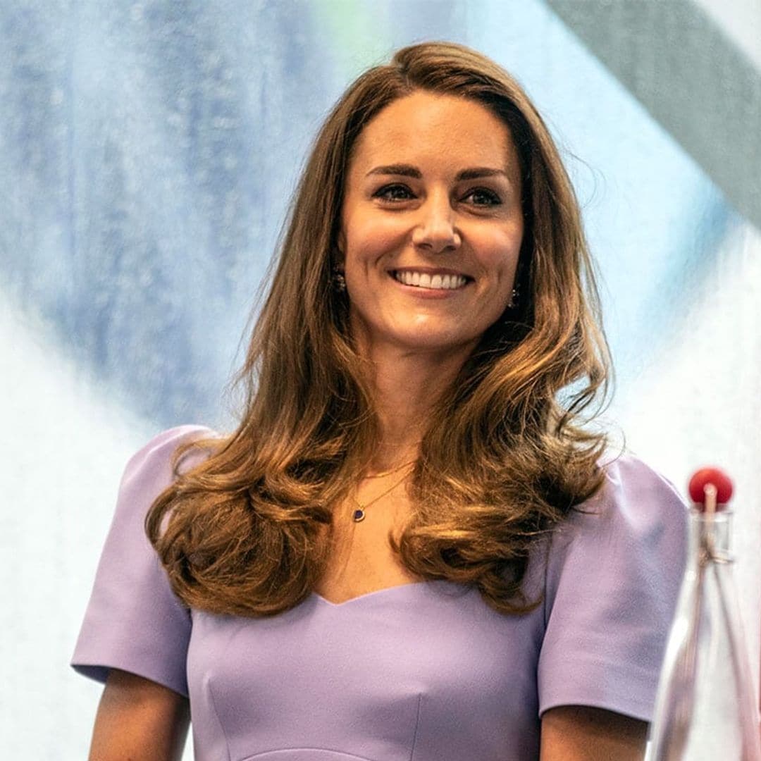 El look de mamá de Kate en su salida por helados con George y Charlotte