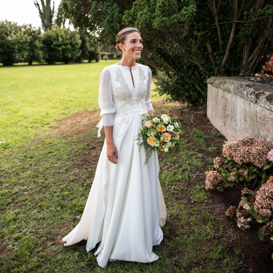 Cuando una pulsera se convierte en tiara: 8 novias que reinventaron esta joya en su boda