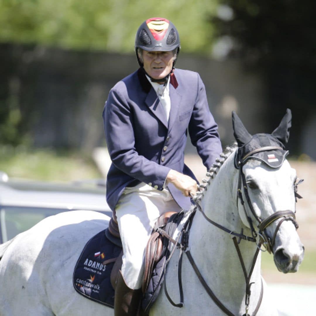 Luis Astolfi, montando a caballo
