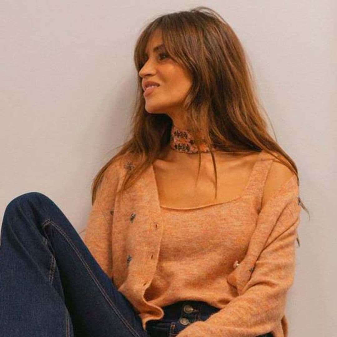 El truco tendencia de Sara Carbonero para hacer que sus vaqueros favoritos estilicen aún más