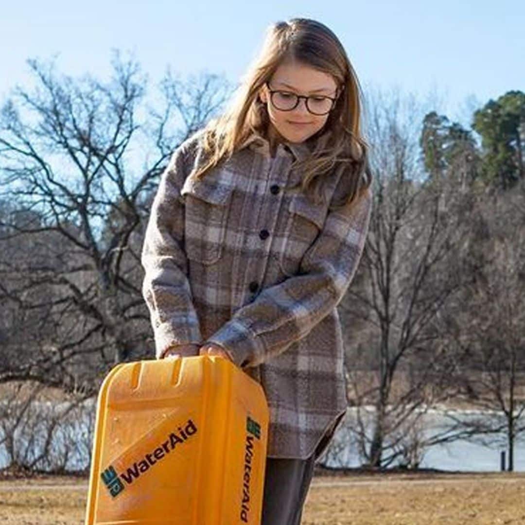 ¡Cómo ha crecido! Estelle de Suecia presume de nuevo estilo con sus gafas