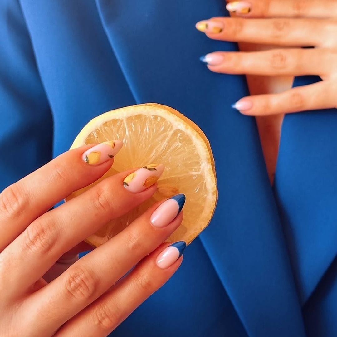 La manicura 'lemon nails' es divertida, alegre y resalta el bronceado