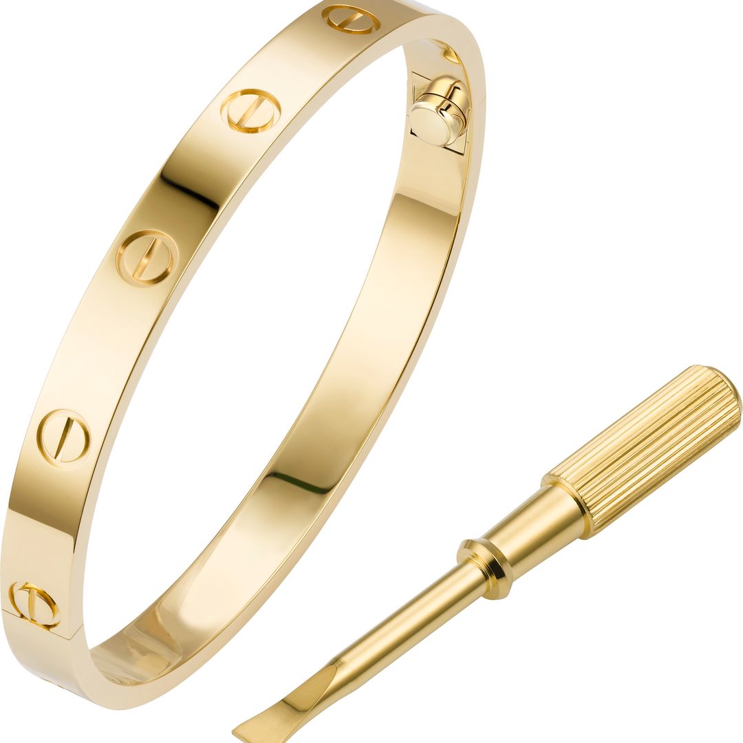 La pulsera LOVE de Cartier revolucionó a la joyería romántica.