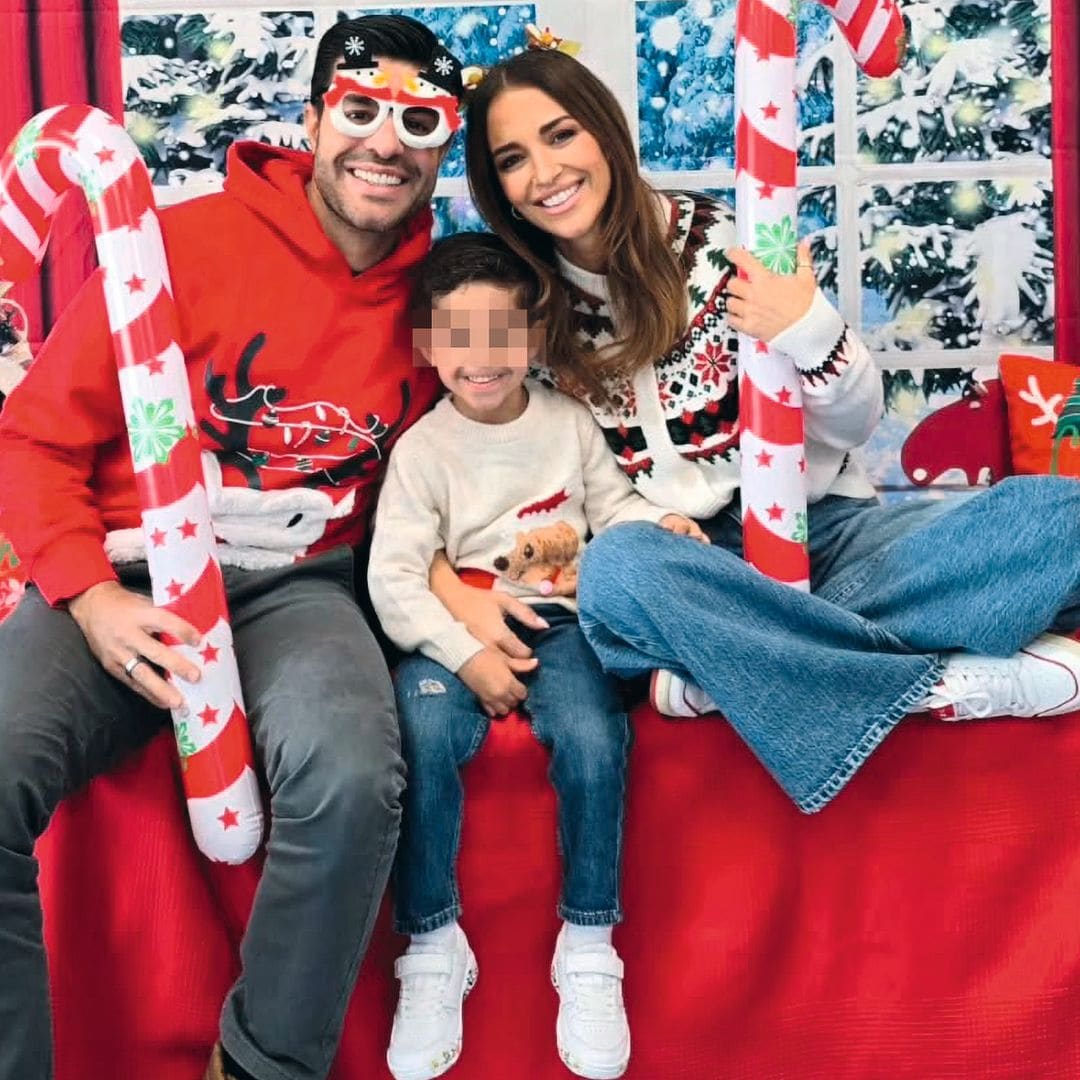 Paula Echevarría y su marido con su hijo