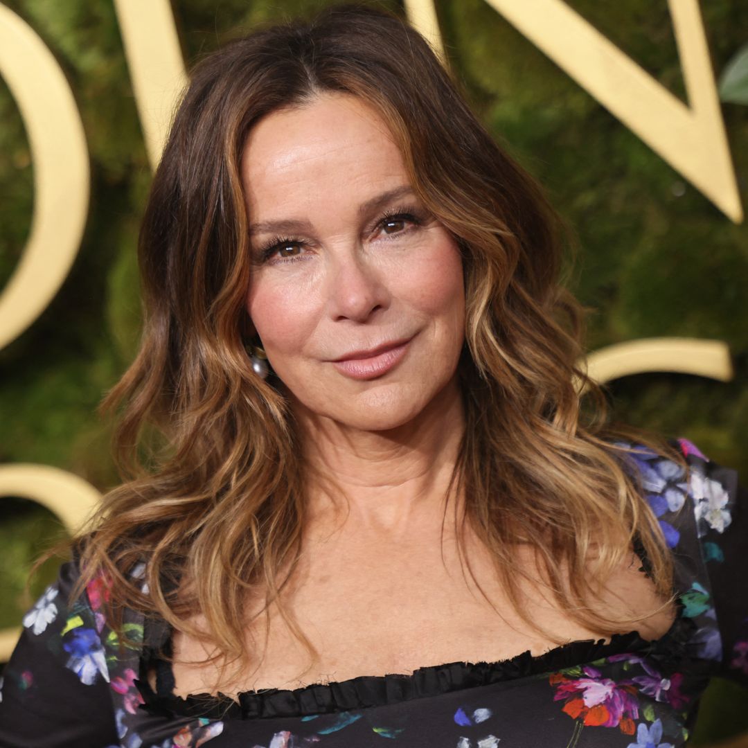 Jennifer Grey, estrella de 'Dirty Dancing', posa en bikini a los 65 años y demuestra que sigue en plena forma