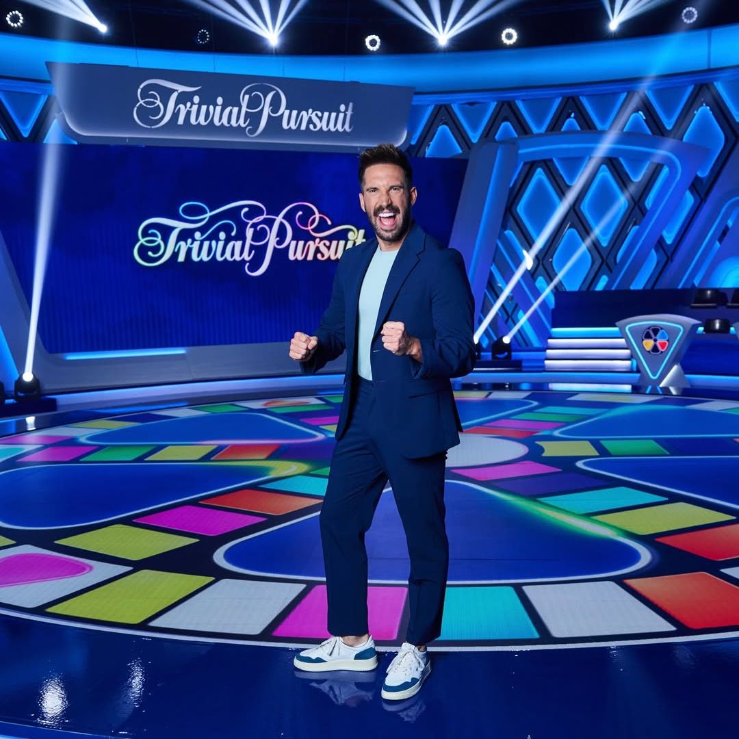 Así es Egoitz Txurruka, el presentador vasco de 'Trivial Pursuit' que ha vuelto loca a Alba Carrillo: "Trabaja en la tele, está buenorro..."