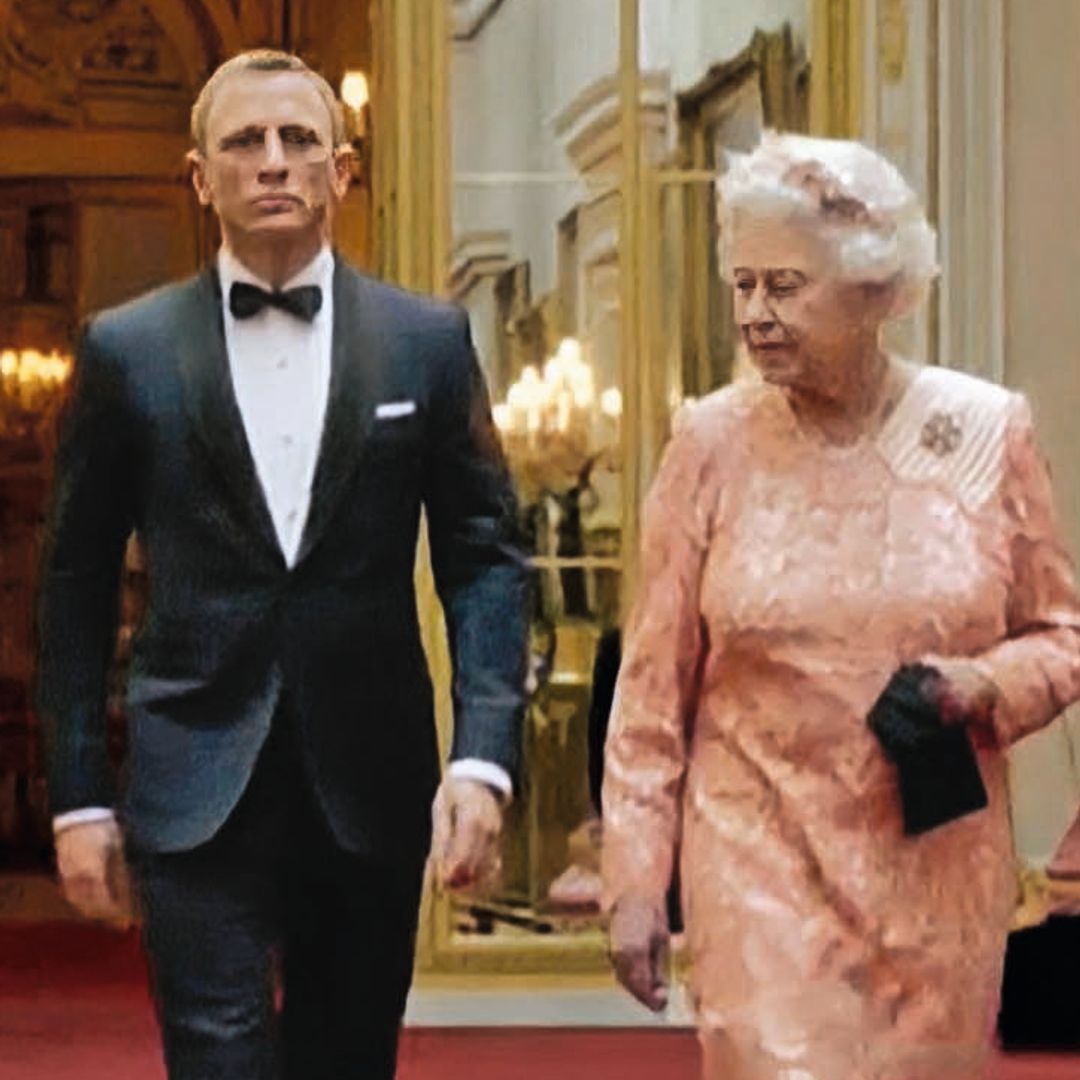 Daniel Craig con la reina de Inglaterra