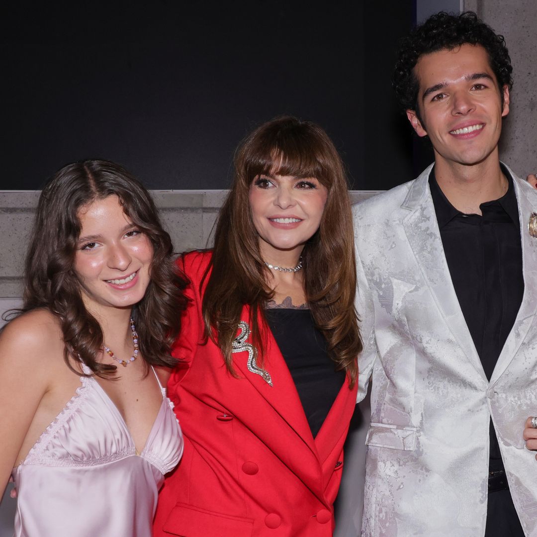 Eduardo Zucchi da un nuevo paso en su carrera actoral, cobijado por el amor de su madre, Itatí Cantoral y su hermana