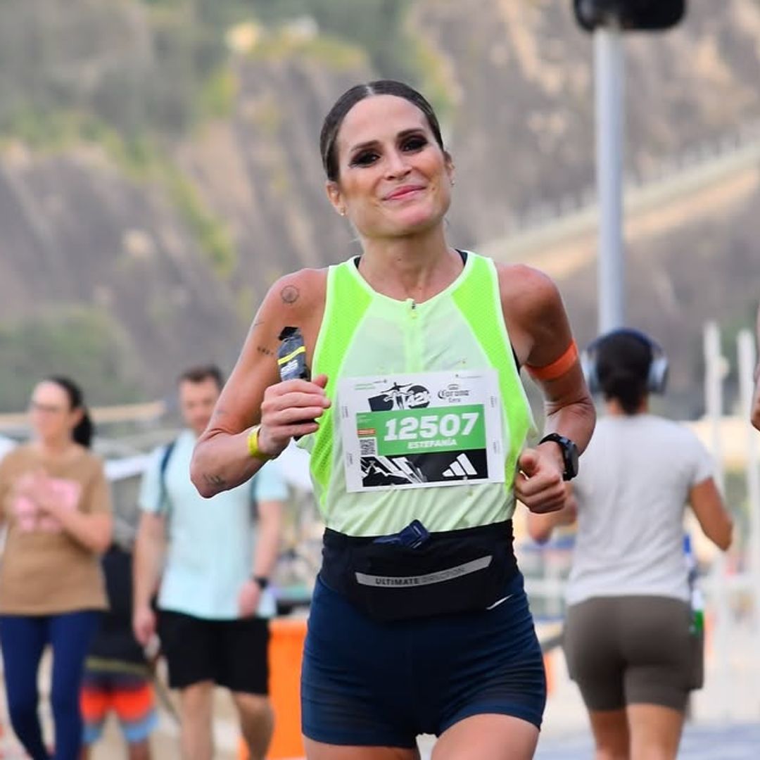 El impresionante reto de Verdeliss del que todos hablan: 24 horas corriendo sin parar en un escaparate con el apoyo de su familia
