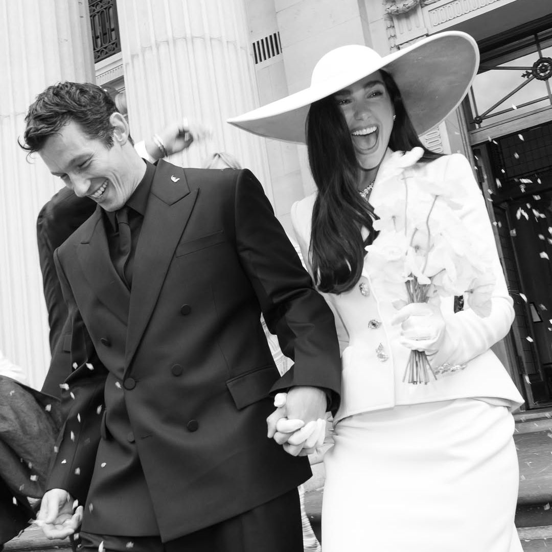 Se acabó la espera: Dua Lipa comparte las primeras fotos de su vestido de novia y de su fabulosa boda en Sicilia con Callum Turner