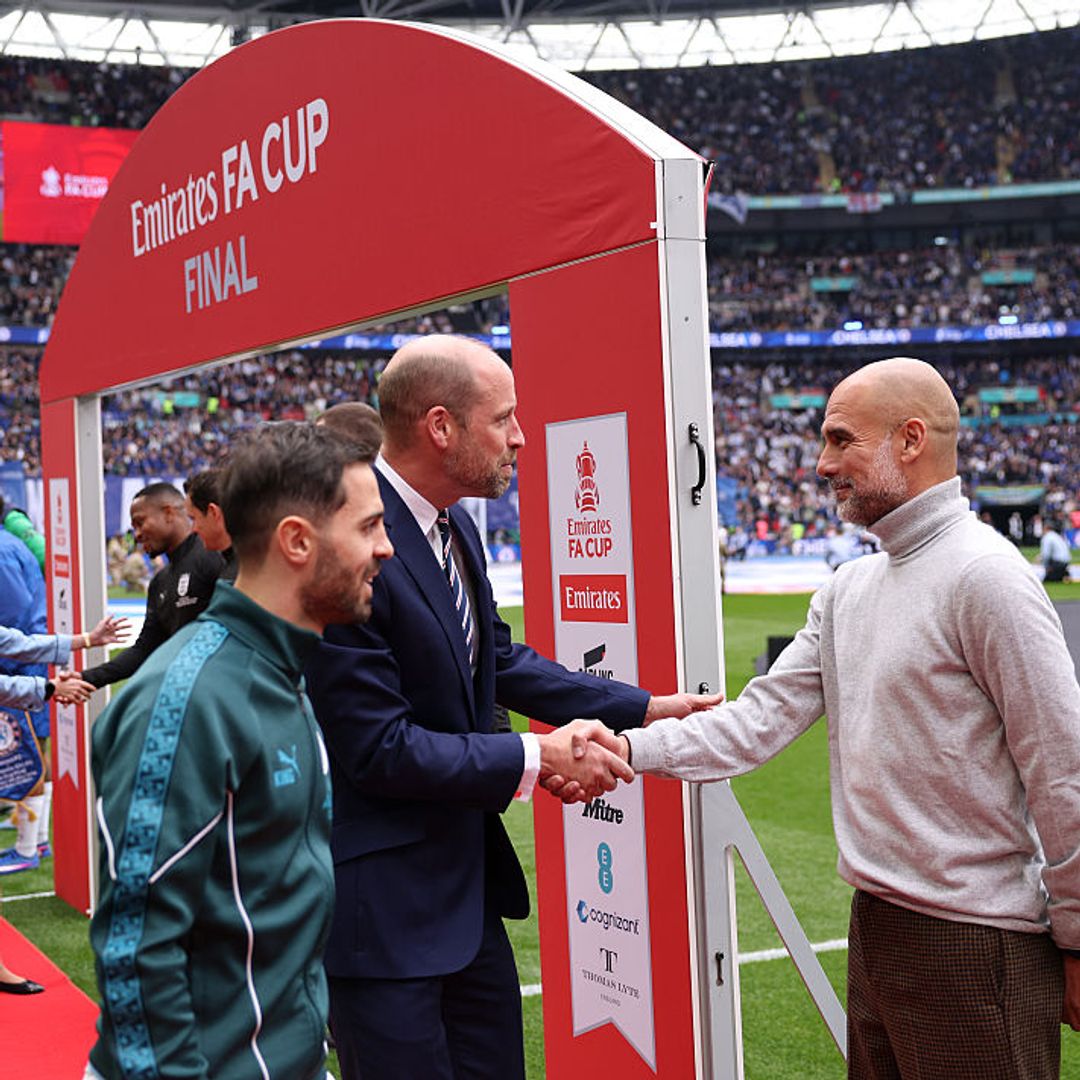 El príncipe Guillermo y Pep Guardiola protagonizan el gran momento de la FA Cup con un caluroso apretón de manos