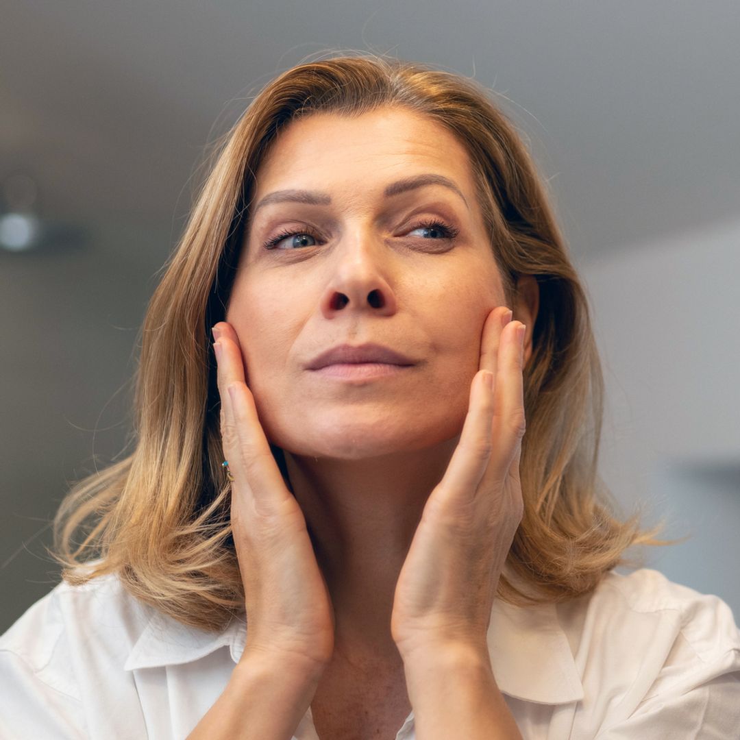 La mejor crema antiedad con efecto 'lifting' para mujeres a partir de los 60 cuesta menos de 30€