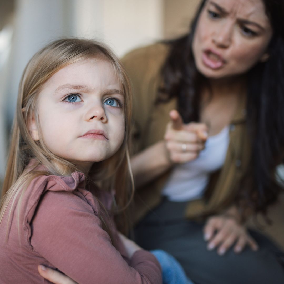 Patricia Jover, psicóloga: "Si tu hijo pequeño pega a otro, más que castigarlo, debe reparar el daño cometido cuando esté en calma"