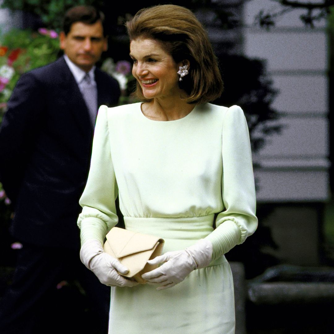 Recordamos el look de Jackie Kennedy en la boda de su hija: "Supo cumplir con el protocolo sin olvidar lo más importante"