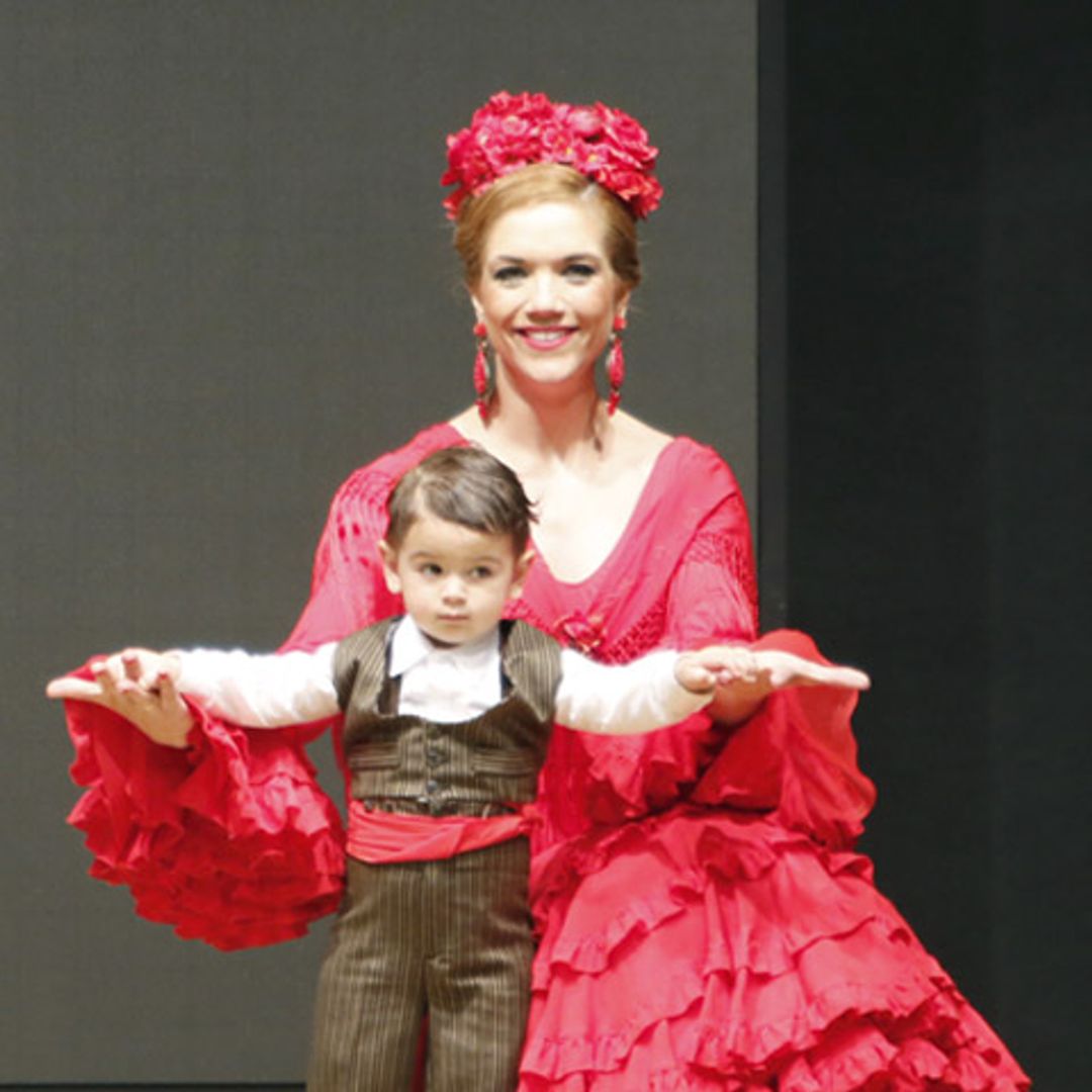 ¡A la pasarela con mamá! El hijo de Beatriz Trapote y Víctor Janeiro debuta como modelo