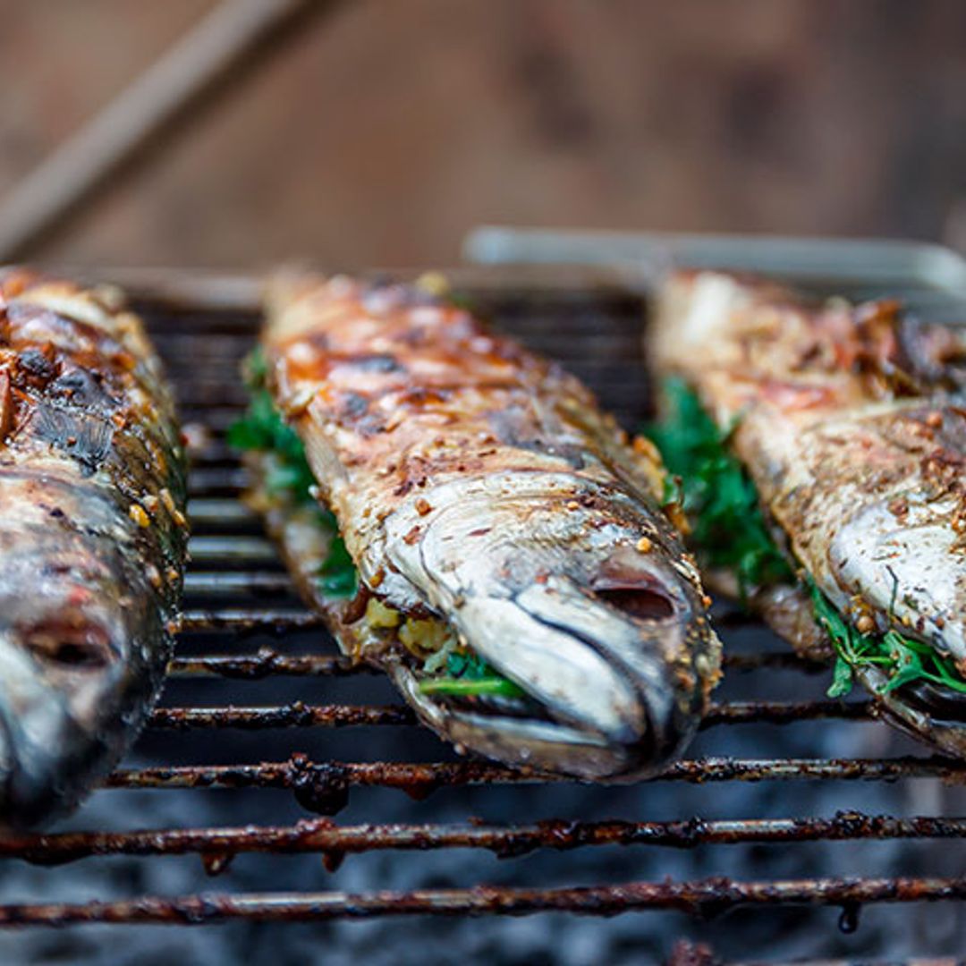 Caballas asadas con hierbas aromáticas