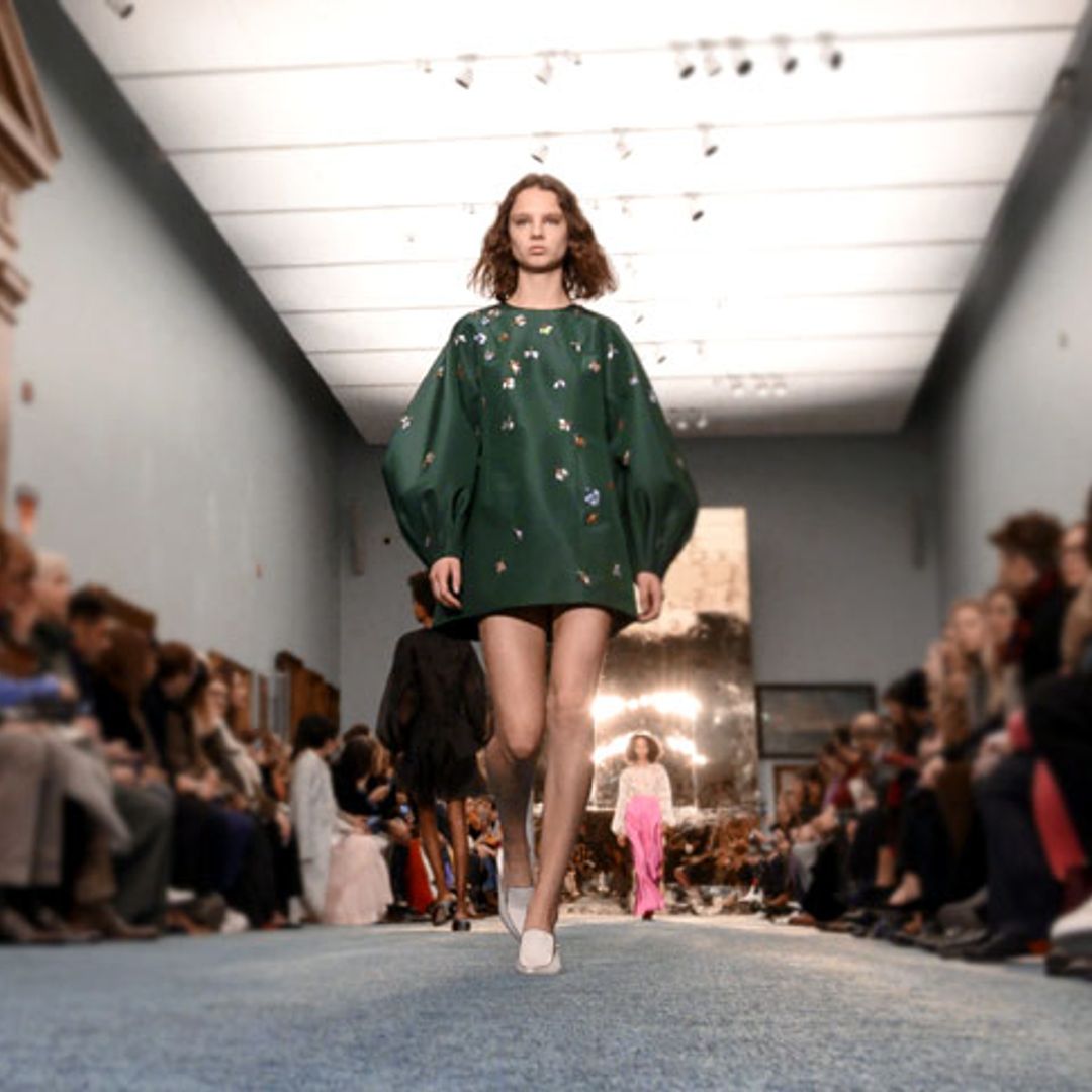 38 looks para llevar con calzado cómodo, por Carolina Herrera