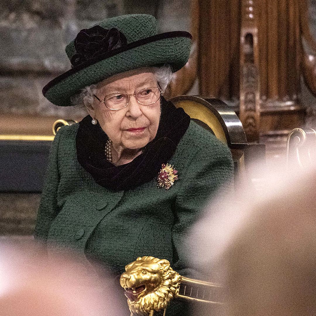 Todos los baches que ha superado Isabel II en el primer año sin su marido, el duque de Edimburgo