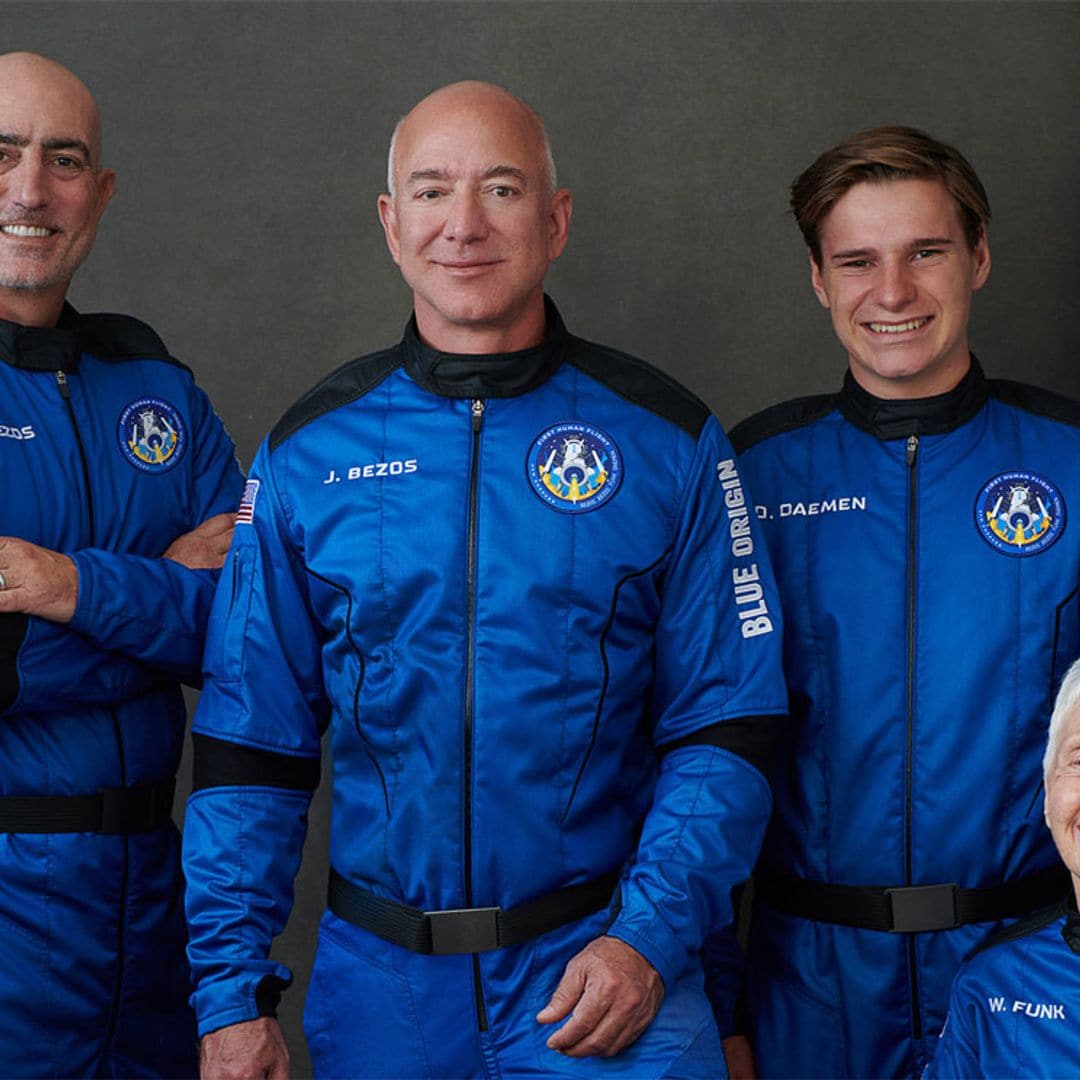 Un holandés, de 18 años, una aviadora, de 82, y su hermano Mark: los tres acompañantes de Jeff Bezos en su viaje espacial