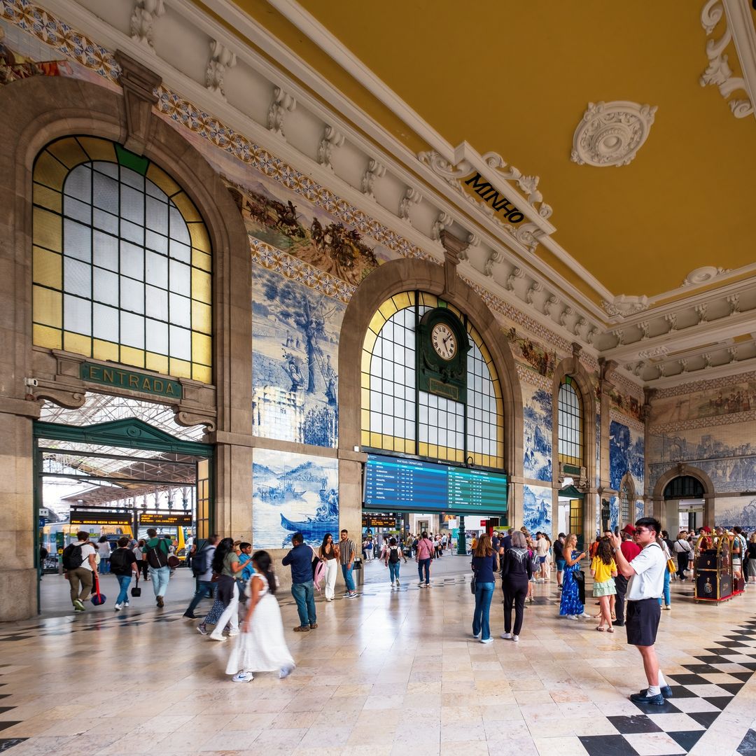 Como si de una obra de arte se tratara: esta es la estación de tren que todo el mundo visita y fotografía en Portugal